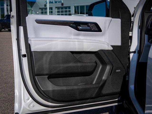 new 2025 Chevrolet Suburban car, priced at $78,575