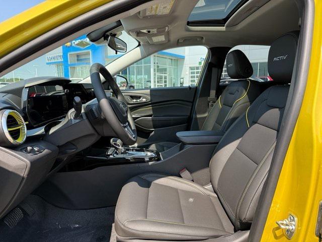 new 2025 Chevrolet Trax car, priced at $25,182
