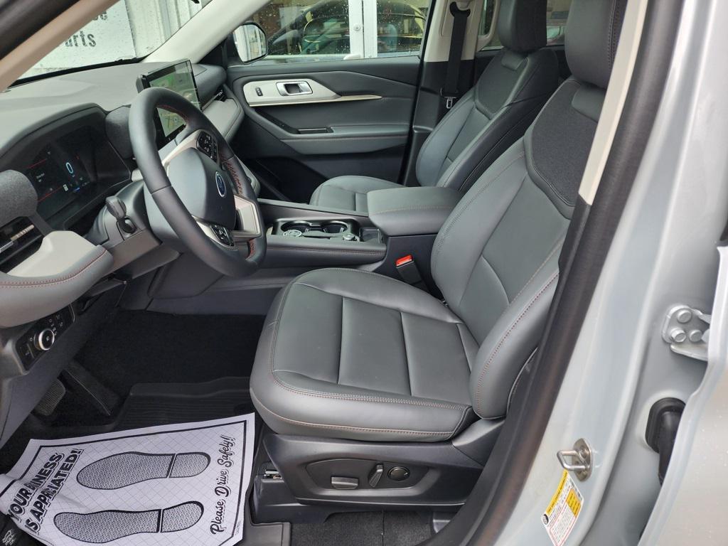 new 2025 Ford Explorer car, priced at $45,362