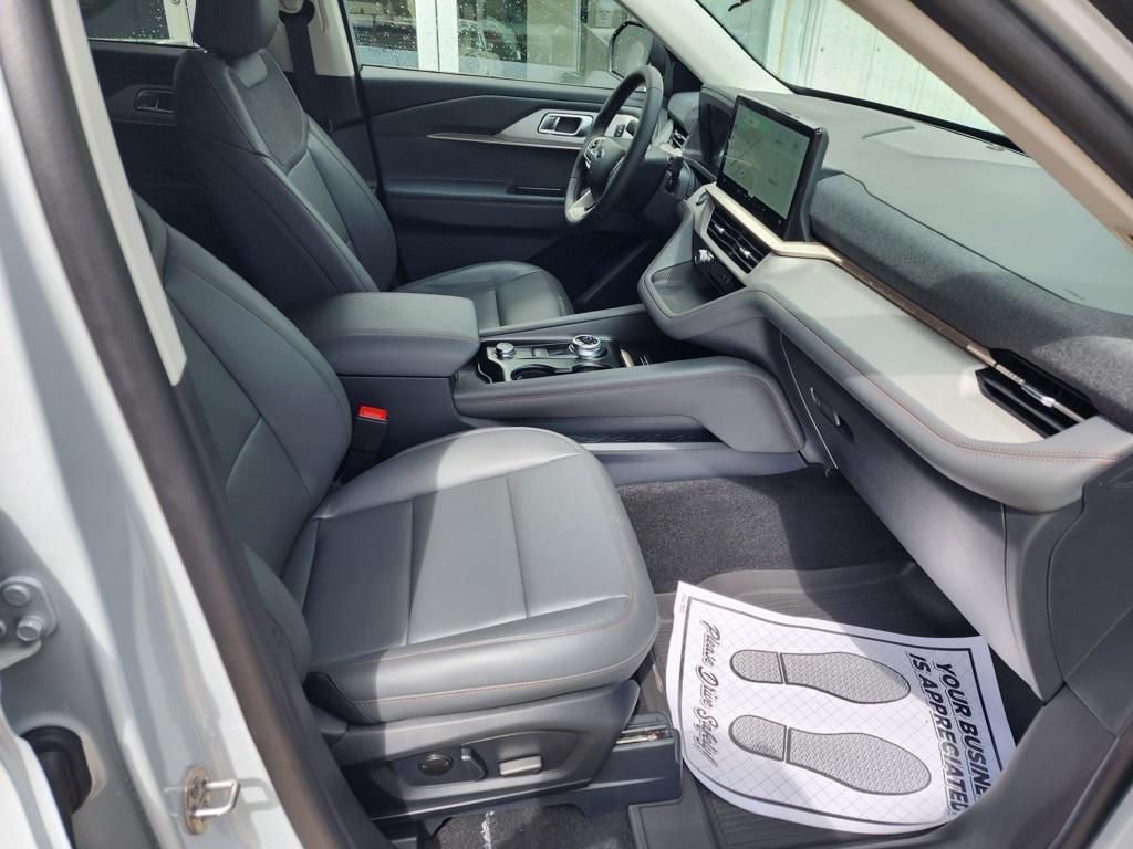 new 2025 Ford Explorer car, priced at $45,362