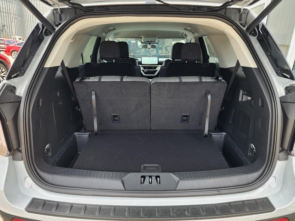 new 2025 Ford Explorer car, priced at $45,362