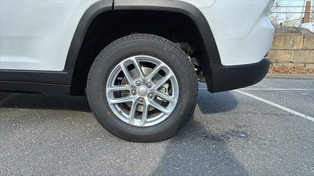 new 2025 Jeep Grand Cherokee car, priced at $41,546