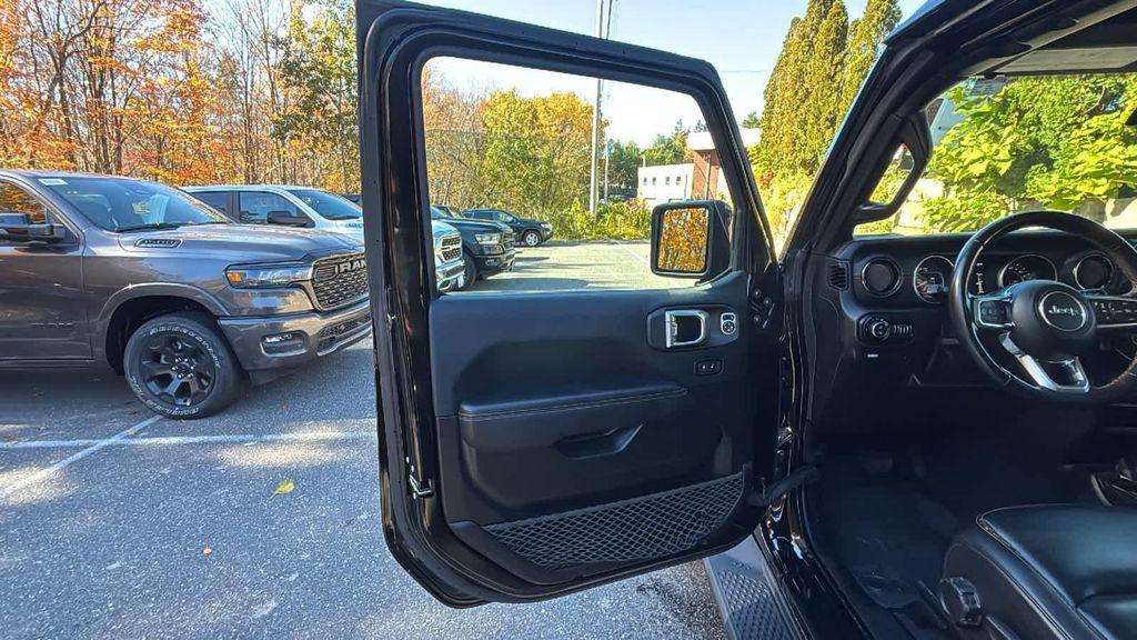 used 2021 Jeep Gladiator car, priced at $35,777