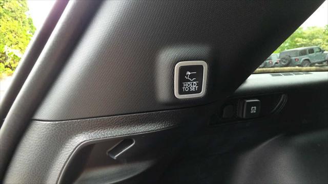 new 2025 Jeep Grand Cherokee car, priced at $50,220