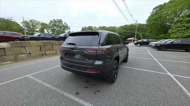 new 2025 Jeep Grand Cherokee car, priced at $50,220