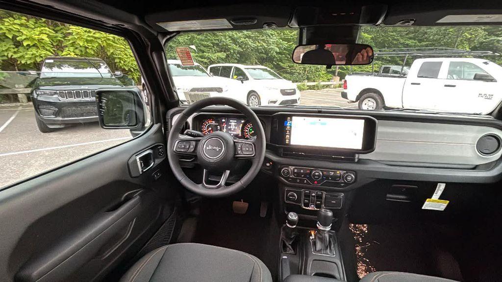 new 2025 Jeep Wrangler car, priced at $46,677