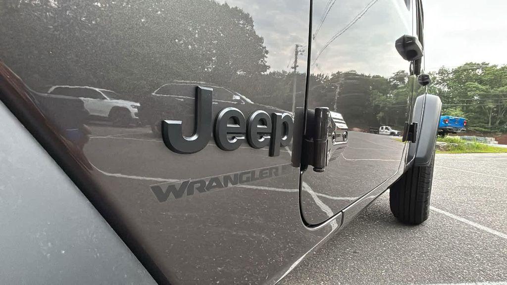 new 2025 Jeep Wrangler car, priced at $46,677