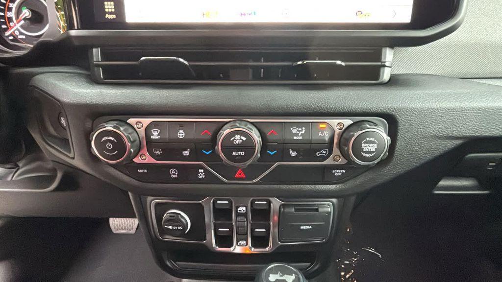 new 2025 Jeep Wrangler car, priced at $46,677