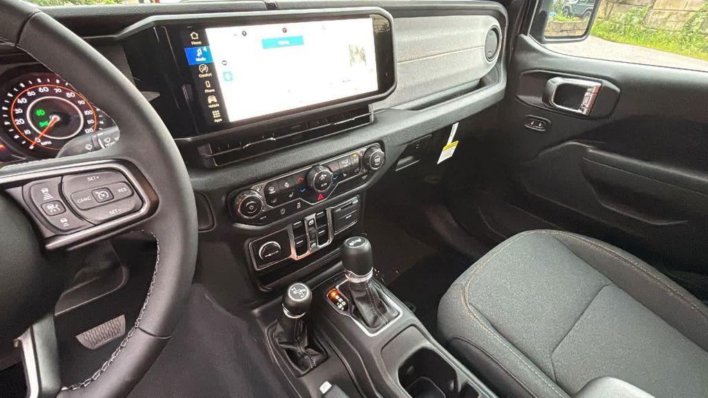 new 2025 Jeep Wrangler car, priced at $46,677