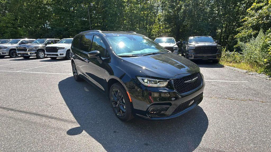 new 2026 Chrysler Pacifica car, priced at $59,249