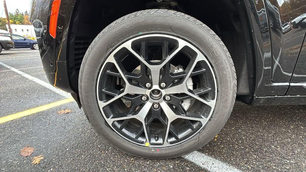 new 2025 Jeep Grand Cherokee car, priced at $68,044