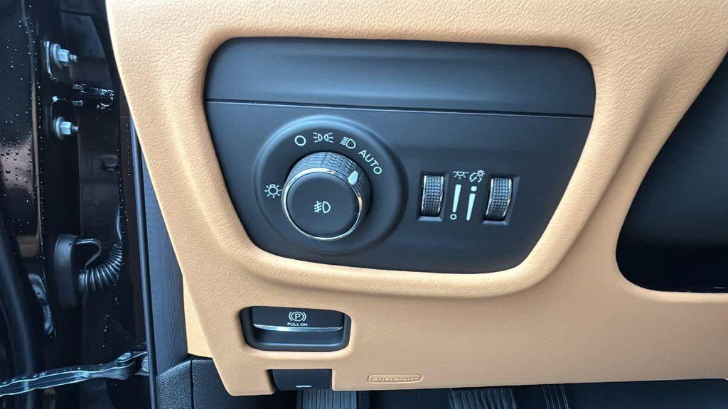 new 2025 Jeep Grand Cherokee car, priced at $68,044