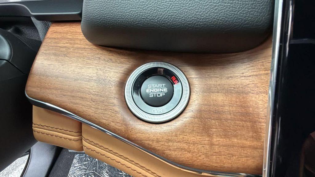 new 2025 Jeep Grand Cherokee car, priced at $68,044