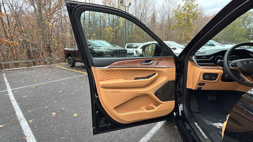 new 2025 Jeep Grand Cherokee car, priced at $68,044