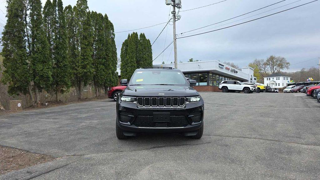 new 2025 Jeep Grand Cherokee car, priced at $41,302