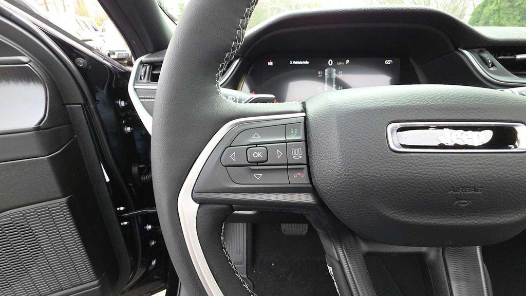 new 2025 Jeep Grand Cherokee car, priced at $41,302