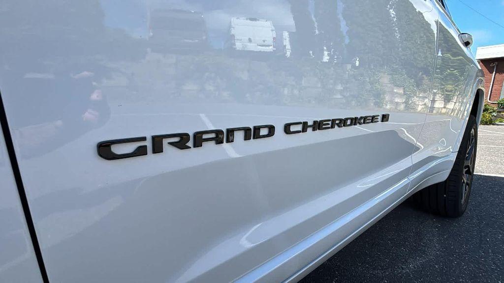 new 2025 Jeep Grand Cherokee car, priced at $69,474