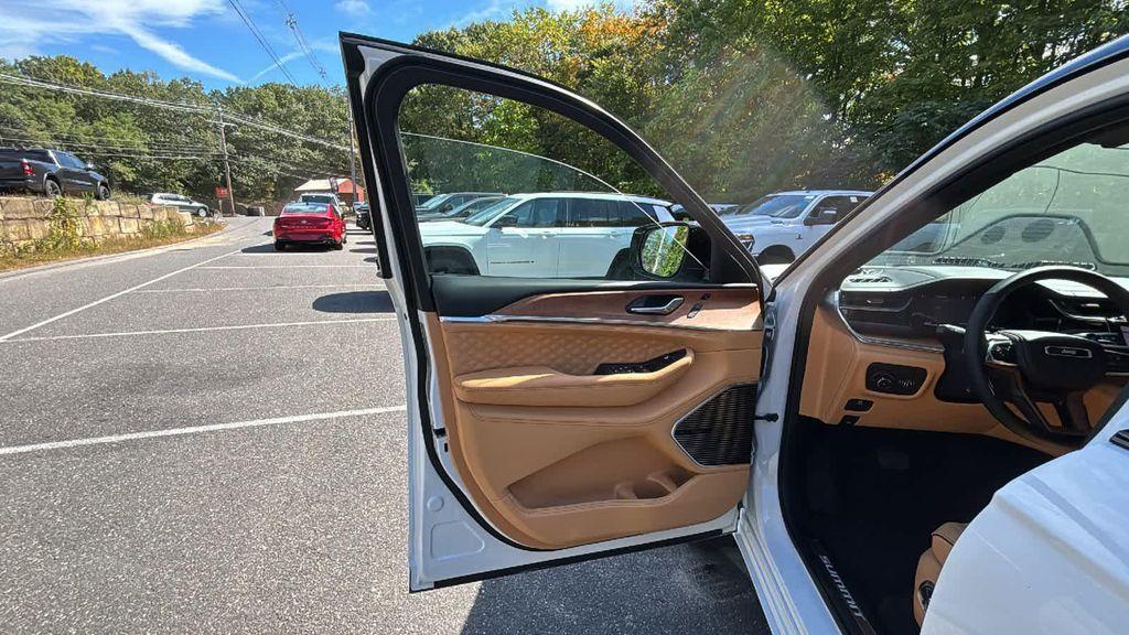 new 2025 Jeep Grand Cherokee car, priced at $69,474