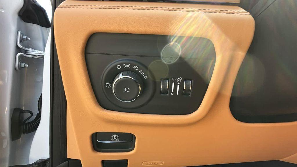 new 2025 Jeep Grand Cherokee car, priced at $69,474