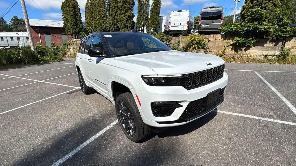 new 2025 Jeep Grand Cherokee car, priced at $69,474