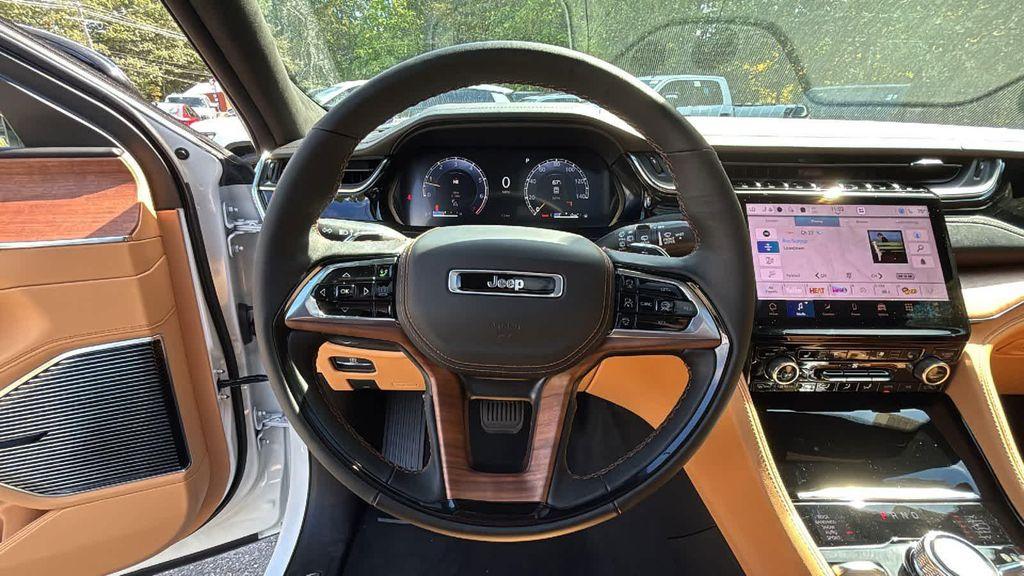 new 2025 Jeep Grand Cherokee car, priced at $69,474
