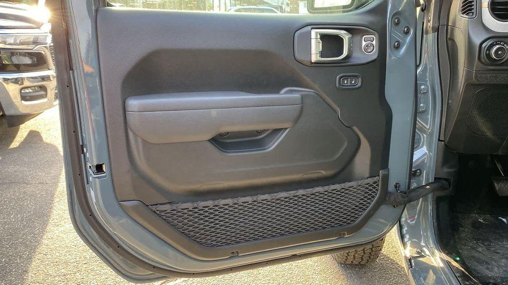 new 2025 Jeep Wrangler car, priced at $40,652