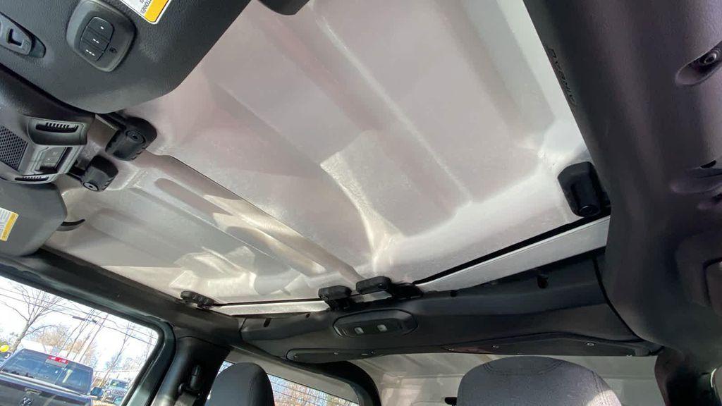 new 2025 Jeep Wrangler car, priced at $40,652