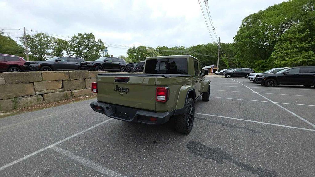 new 2025 Jeep Gladiator car, priced at $42,252