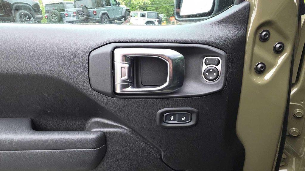 new 2025 Jeep Gladiator car, priced at $42,252