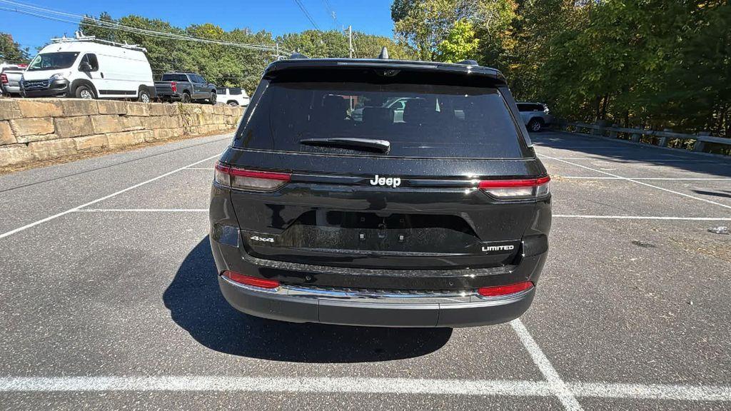 new 2025 Jeep Grand Cherokee car, priced at $51,550
