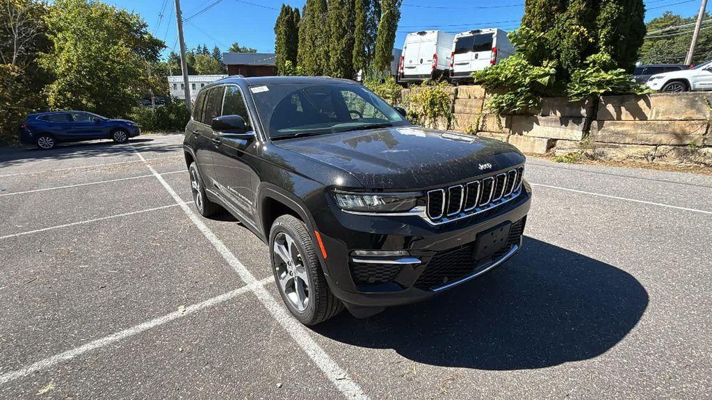 new 2025 Jeep Grand Cherokee car, priced at $51,550