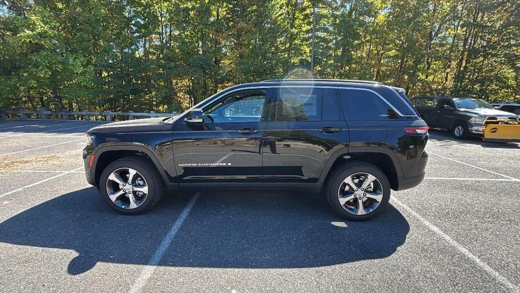 new 2025 Jeep Grand Cherokee car, priced at $51,550