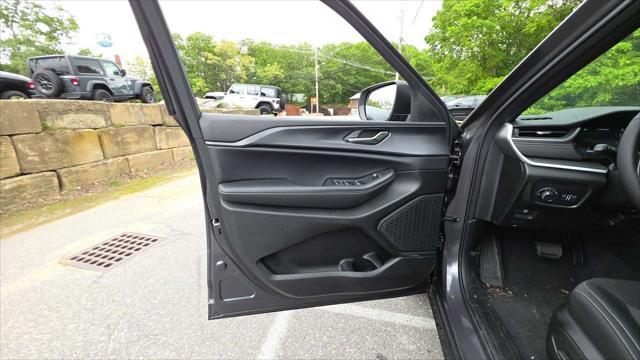 new 2025 Jeep Grand Cherokee car, priced at $45,165