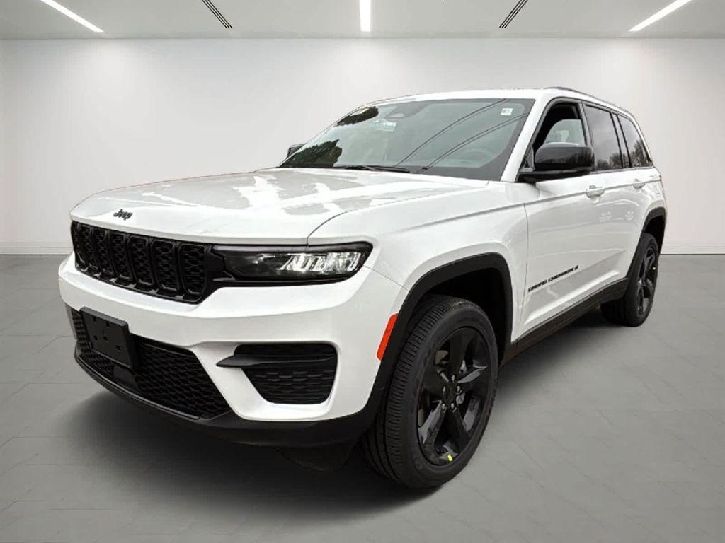 new 2025 Jeep Grand Cherokee car, priced at $45,329
