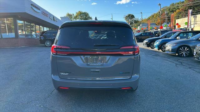 used 2022 Chrysler Pacifica Hybrid car, priced at $31,305