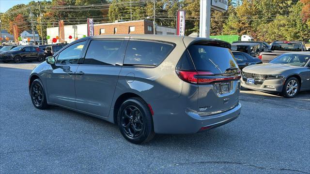 used 2022 Chrysler Pacifica Hybrid car, priced at $31,305