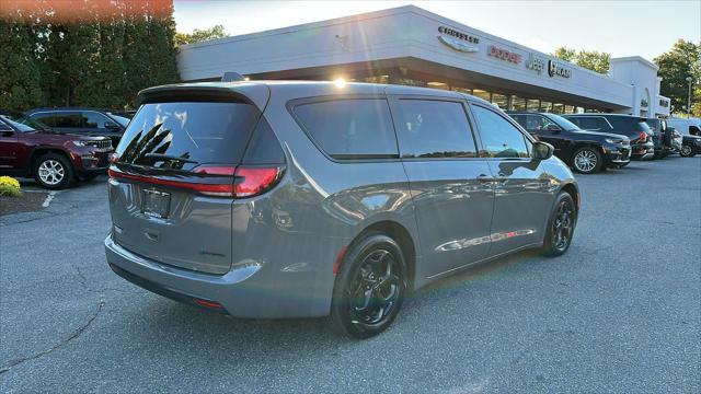 used 2022 Chrysler Pacifica Hybrid car, priced at $31,305