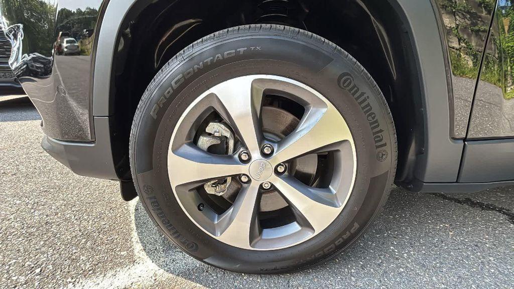 used 2021 Jeep Cherokee car, priced at $25,677