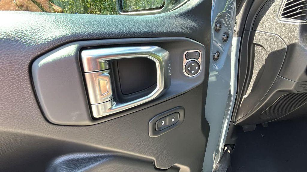 new 2025 Jeep Wrangler car, priced at $41,930