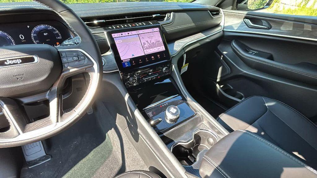 new 2025 Jeep Grand Cherokee car, priced at $46,924
