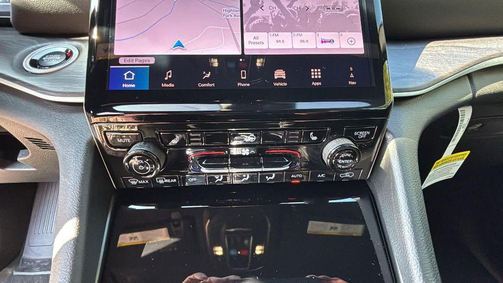 new 2025 Jeep Grand Cherokee car, priced at $46,924