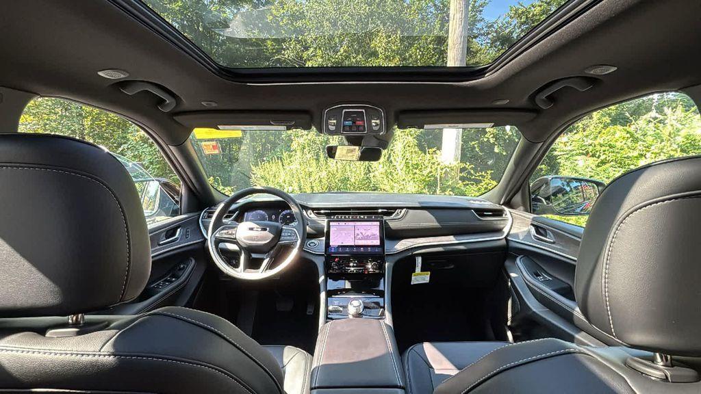 new 2025 Jeep Grand Cherokee car, priced at $46,924