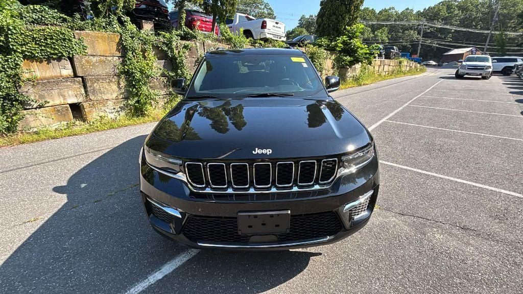 new 2025 Jeep Grand Cherokee car, priced at $46,924