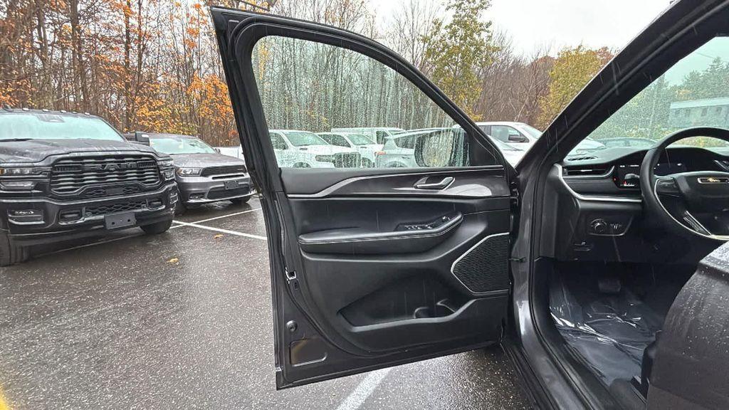 used 2022 Jeep Grand Cherokee car, priced at $32,277