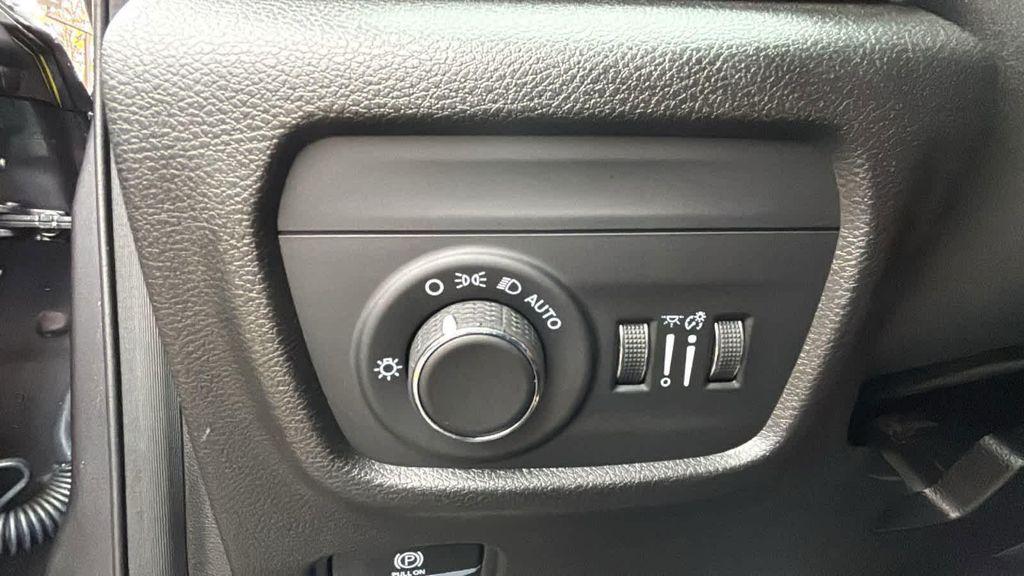 used 2022 Jeep Grand Cherokee car, priced at $32,277