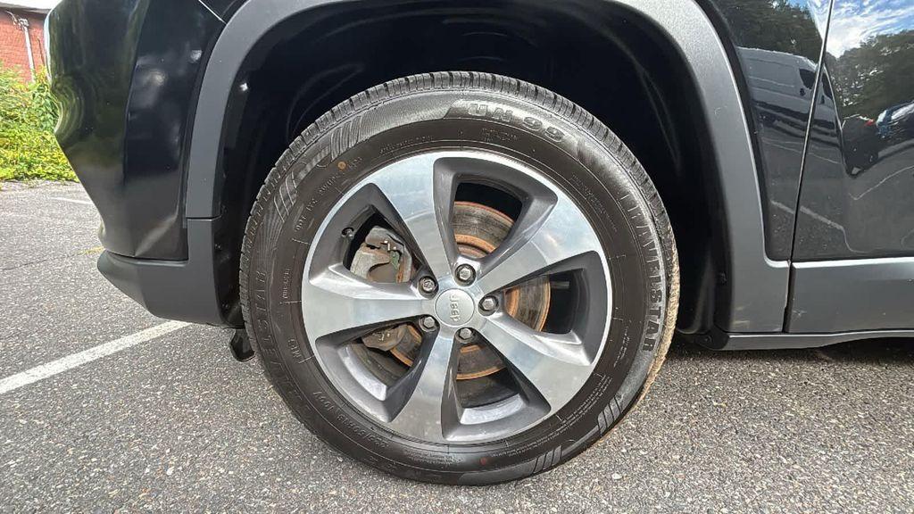 used 2019 Jeep Cherokee car, priced at $16,977