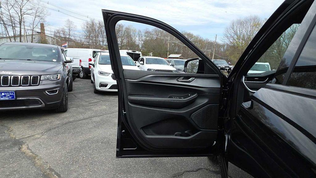 new 2025 Jeep Grand Cherokee L car, priced at $48,648