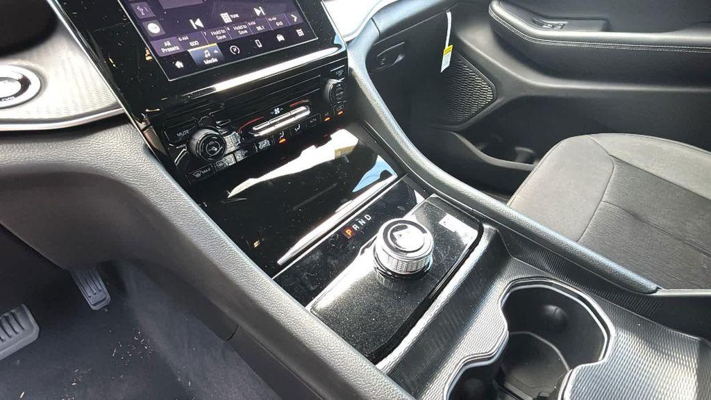 new 2025 Jeep Grand Cherokee L car, priced at $42,674