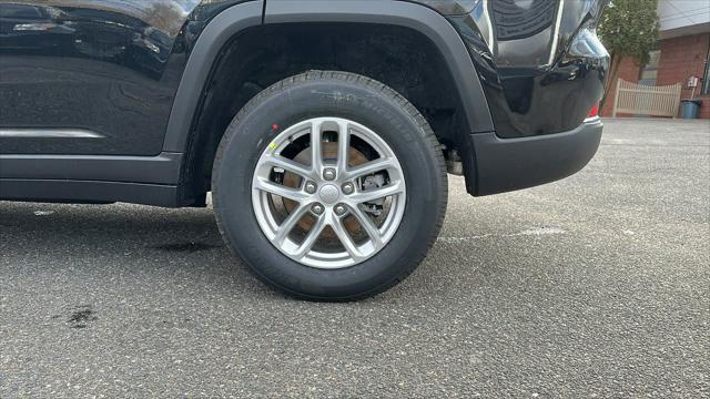 new 2025 Jeep Grand Cherokee car, priced at $42,978