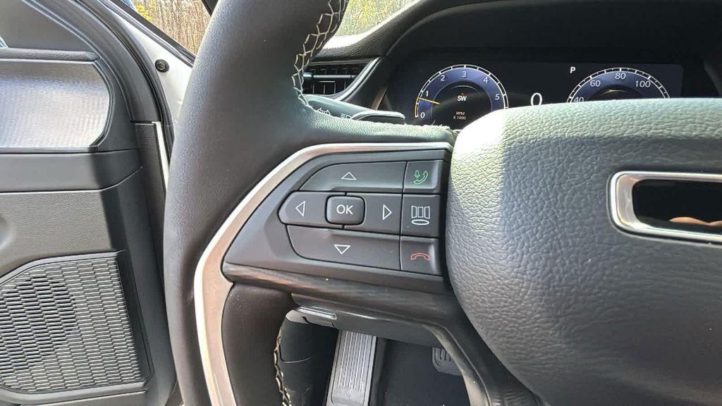 new 2025 Jeep Grand Cherokee car, priced at $40,447